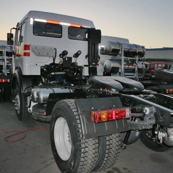 BEIBEN 4x2 380hp tractor truck