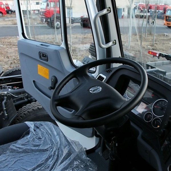 BEIBEN 4x2 380hp tractor truck
