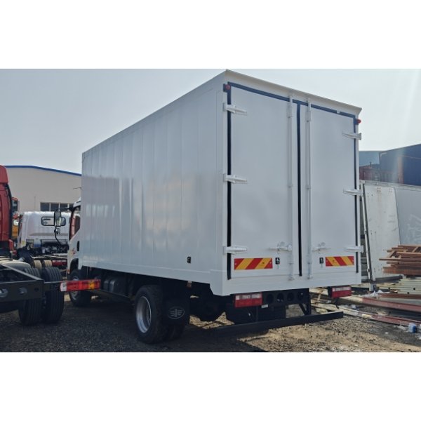 FAW  Truck Tiger V 4X2 cargo truck