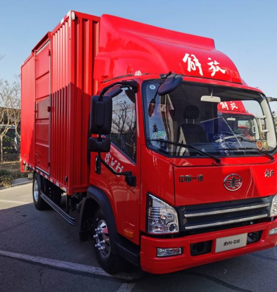 Box Trucks in Waste Management: Compact Solutions for Local Routes