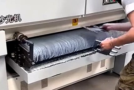 Máquina de lijado metálico