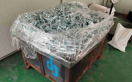 Lifting socket with cross bar