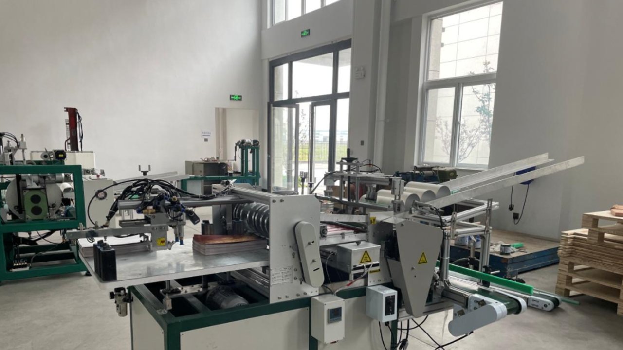 Round packaging container  | labeling machineCardboard tube labeling machine  | Paper tube labeling machine  