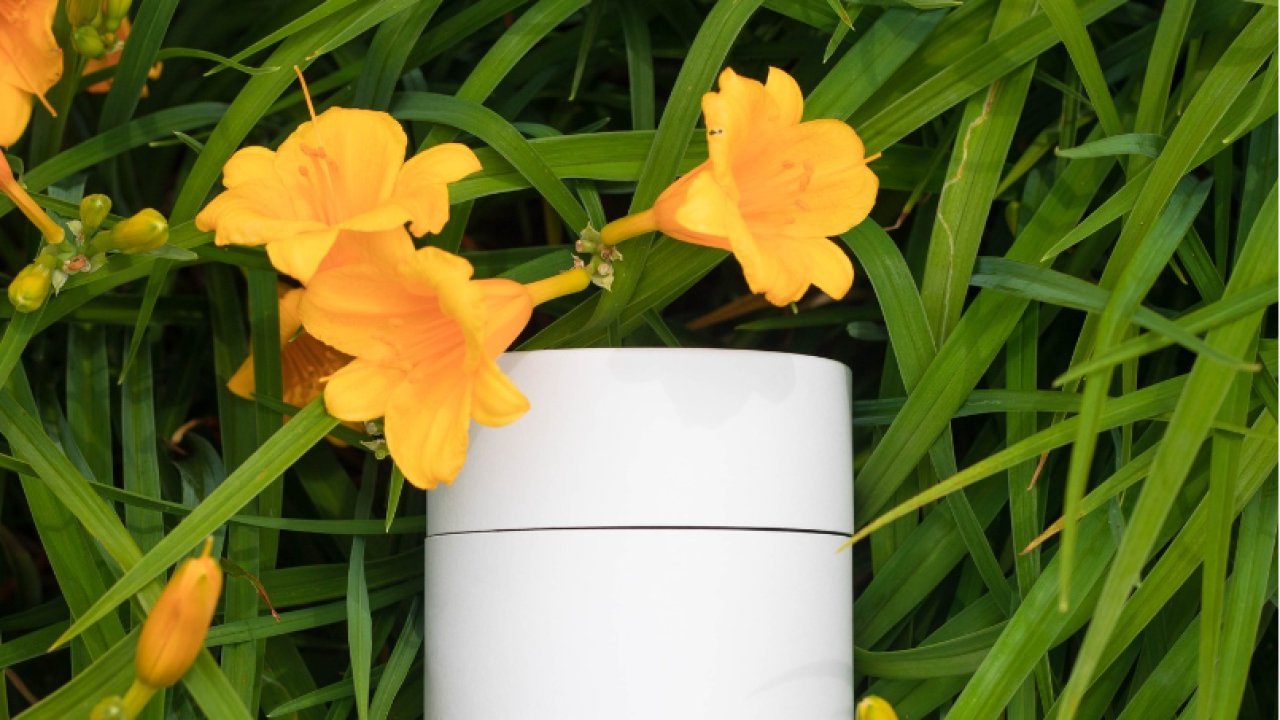 Fully automatic water glue labeling machine, accurate labeling and fast production efficiency