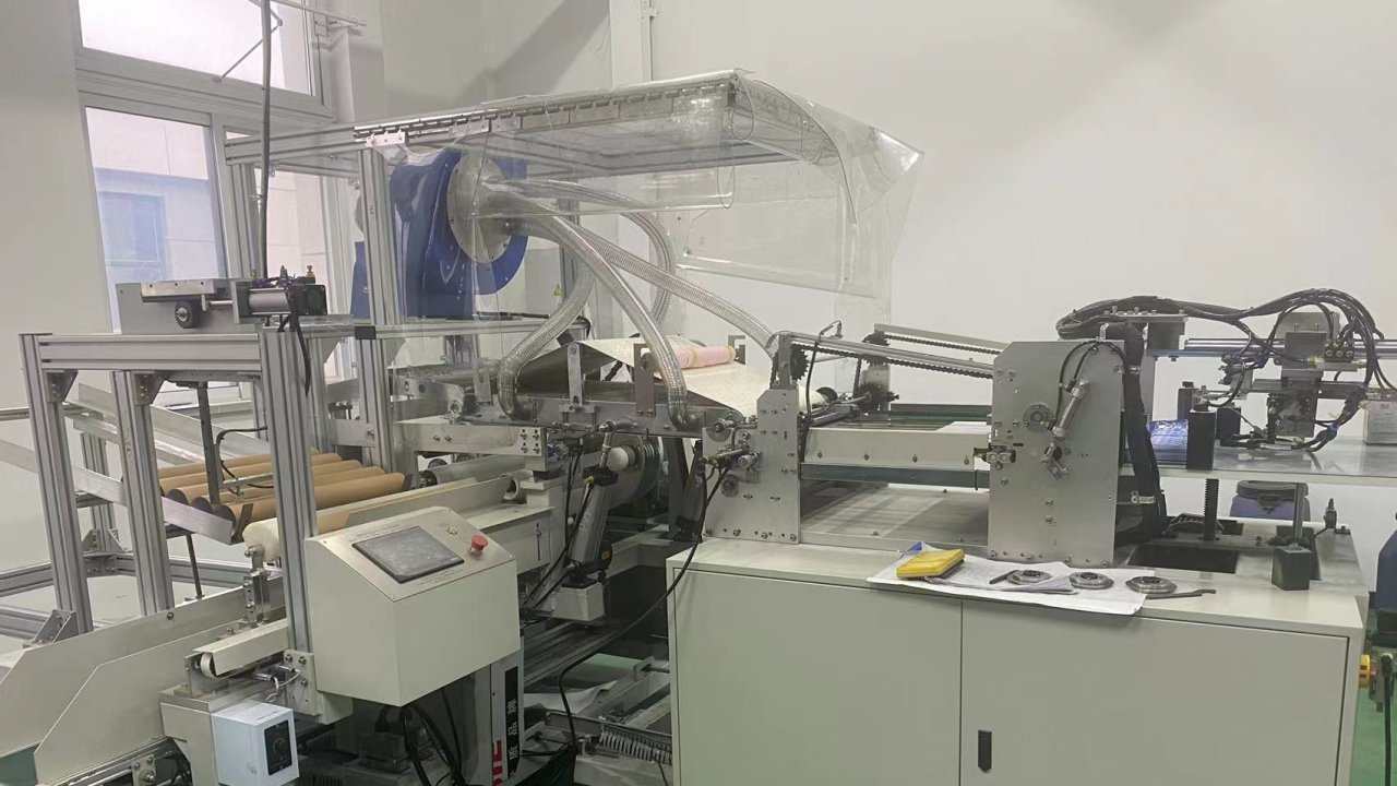 [Four-station water glue paper tube labeling machine, excellent labeling accuracy]