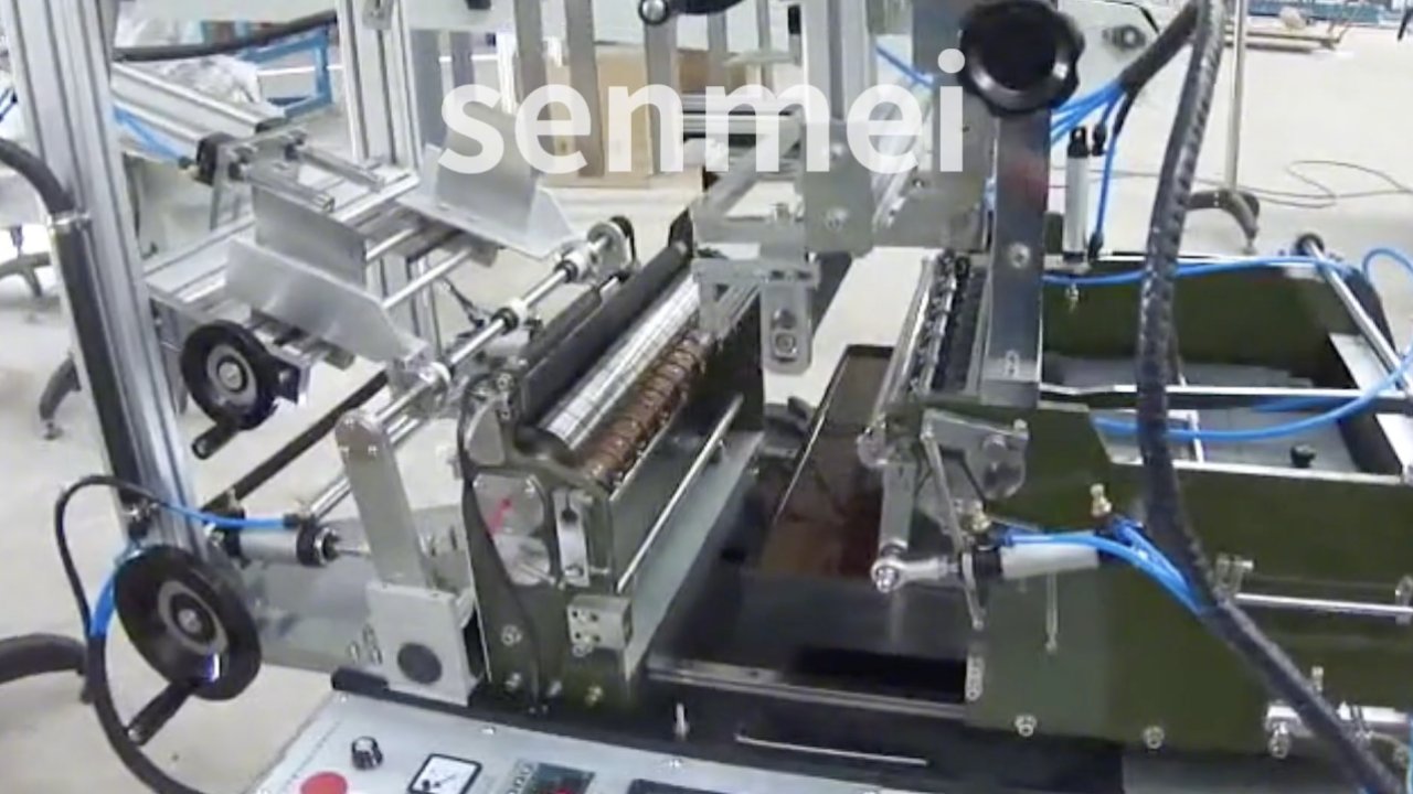 Potato chip can labeling machine