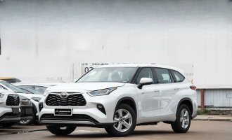 Toyota Highlander 2023 2.5L Hybrid Dual Engine 4WD  7 Seaters