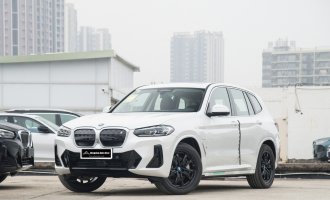 BMW iX3 2024 Leading Model