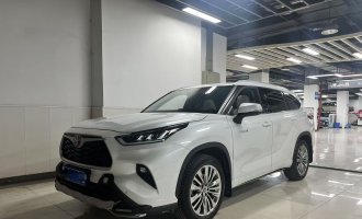 The 2022 Highlander Dual-Engine 2.5L Four-wheel Drive Premium Edition with 7 seats