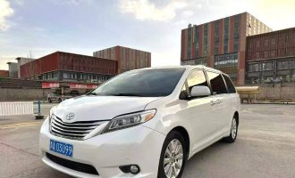 Toyota Sienna (Imported) 2010 Model Year Sienna 3.5 4WD