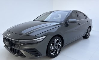 Hyundai Elantra, 2023 model year, 1.5-litre, CVT, LUX ‘Prestige’ trim