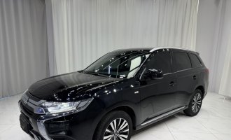 Mitsubishi Outlander, Black, 2021 model, updated version, 2.0L, front-wheel drive Comfort, 5-seater  