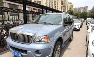 Lincoln Navigator (Import) 2003 Model Navigator 5.4 Automatic Transmission 