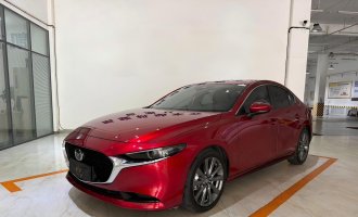 Mazda 3 Axela, red, 2022 model year, 2.0L, automatic transmission, "Premium Smart" version  