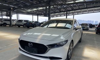 Mazda 3 2022, white color, Anker 2.0L model with automatic transmission and high-quality finishes  