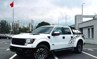 Ford Raptor (Imported) 2011 model F-150 SVT Raptor SuperCab 6.2 automatic transmission
