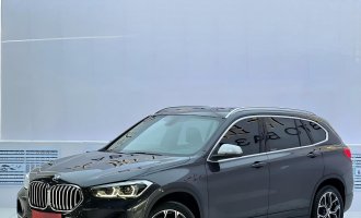 BMW X1, white color, 2022 model, sDrive20Li, stylish version  