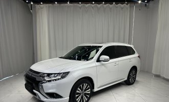 Mitsubishi Outlander, white, 2021 model, restyled, 2.0L, front-wheel drive, base trim, 5 seats  