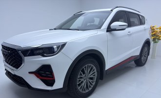 JETOUR X70, white color, 2023 model year, 1.5T DCT, "PRO Excellence" version, 5 seats  