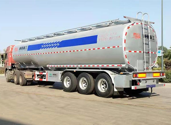 3-axle oil tank semi-trailer