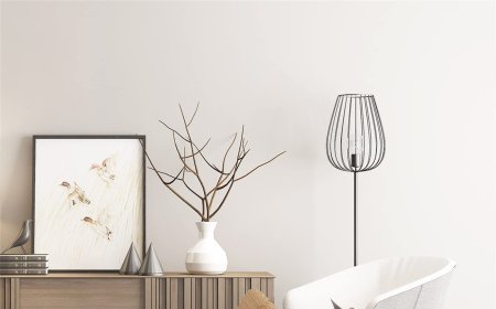 Innovative Design: Triangle-shaped Cat Scratcher Made of Corrugated Cardboard