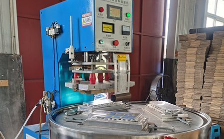 Automatic high speed blister packing and sealing