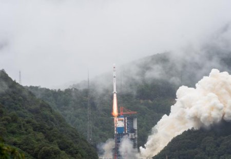 China successfully launches two new test satellites