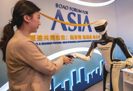 China Focus: Humanoid robots steal spotlight at Boao forum, poised for breakthrough