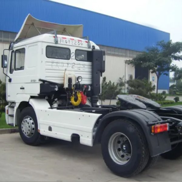 F2000 4X2 340hp tractor truck