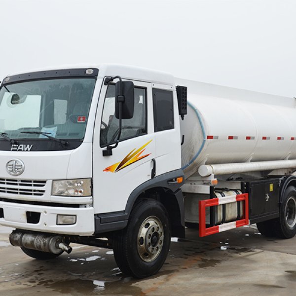 J5K 4X2 洒水车 (1).JPG