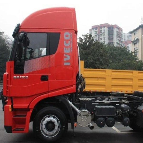 Hongyan 4X2 380HP Tractor Truck