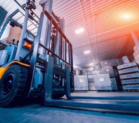 How Diesel Forklift and Electric Forklift Excel in Different Applications