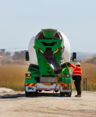 Concrete Mixer Trucks: Key Players in Streamlining Construction Projects
