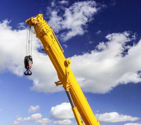 Exploring the Functions of an Auto Crane in Modern Trucks