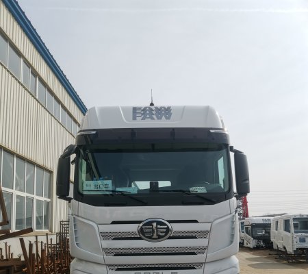 Straight Truck vs Truck Tractor: Which Is Best for Urban Deliveries in 2025?