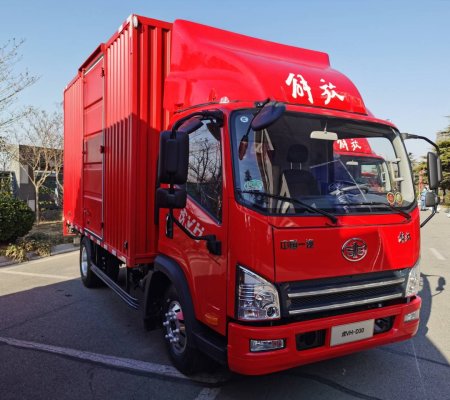 Box Trucks in Waste Management: Compact Solutions for Local Routes