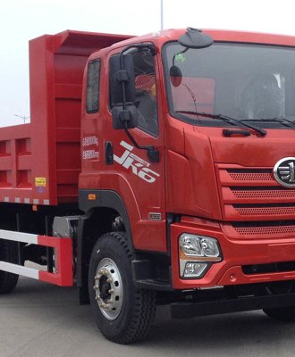 Straight Truck vs Truck Tractor: Choosing the Future of Sustainable Freight