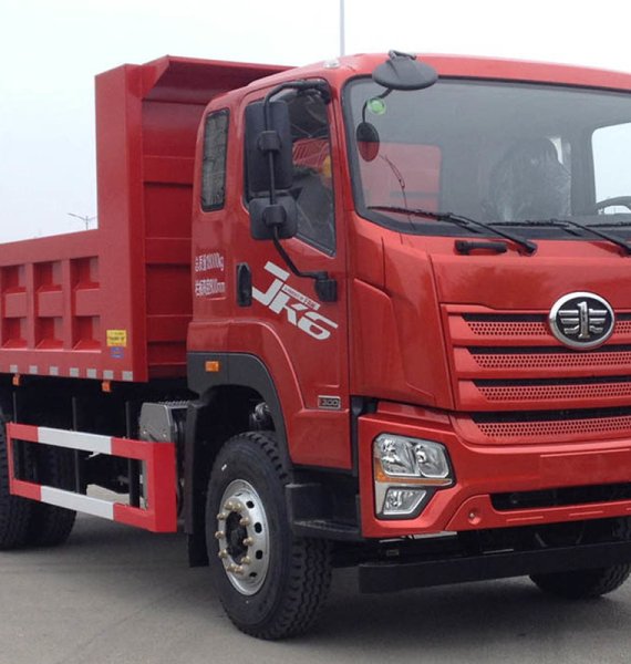 Straight Truck vs Truck Tractor: Choosing the Future of Sustainable Freight