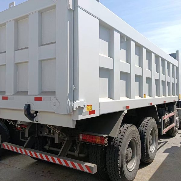 Sinotruk Howo 8x4 Dump Truck