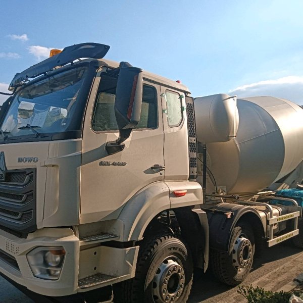 Sinotruk 12 Wheeler Concrete Mixer