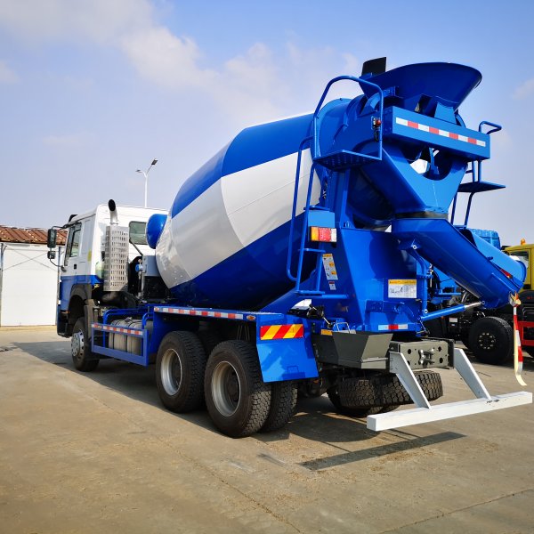 Sinotruk 10 Wheeler Concrete Mixer - Durable Construction Mixer 
