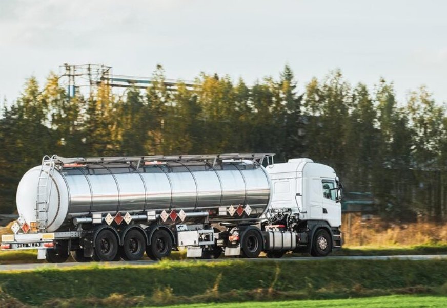 Tank Semi-Trailers Are the Best Option for Safe and Efficient Liquid Hauling