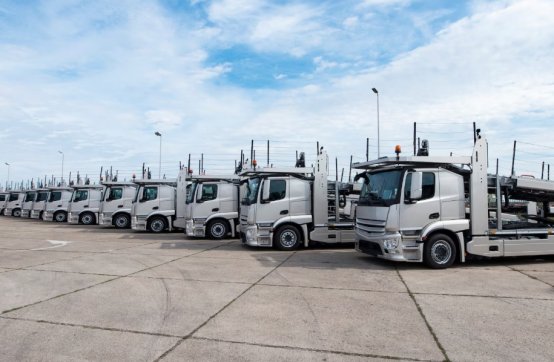 6x4 drive mode sets the worldwide standard for long-distance heavy freight