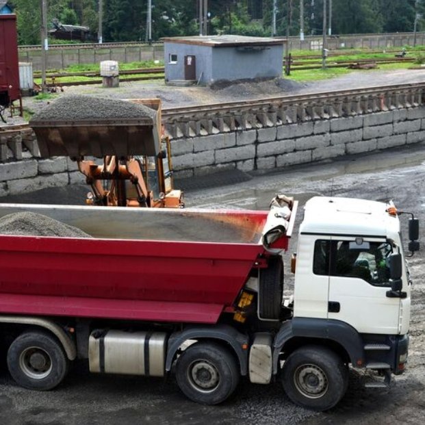 Top Trucks for Hauling Construction Materials Efficiently