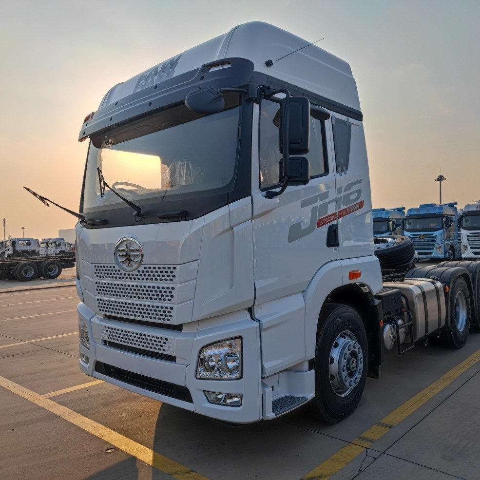 The FAW JH6 Tractor Trucks are Cross-Border Logistics