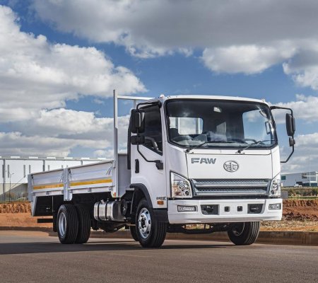 Maximizing Fleet ROI: How to Mix and Match Rigid, Light, and Cargo Trucks for Peak Efficiency