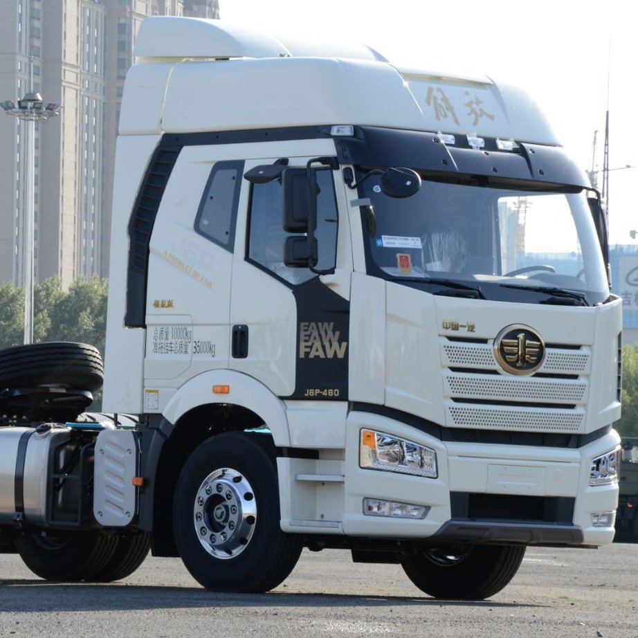 High-power, fuel-efficient FAW J6P truck with comfortable sleeper