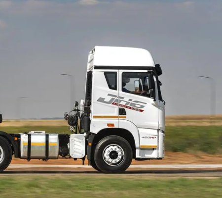 Streamline Your Fleet: Why a One-Stop Partner Beats Multi-Vendor Truck Sourcing