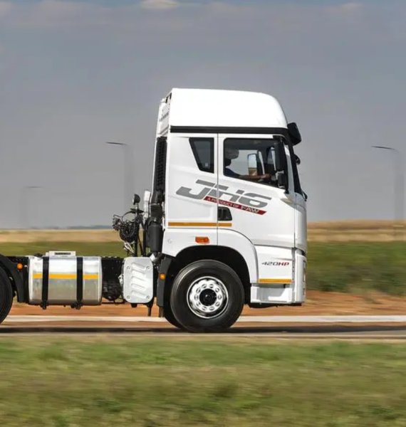 Streamline Your Fleet: Why a One-Stop Partner Beats Multi-Vendor Truck Sourcing