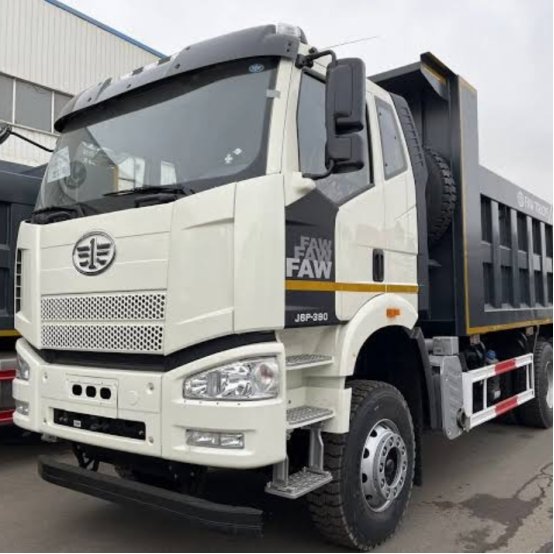 Dump truck chassis with heavy-duty multi-leaf suspension
